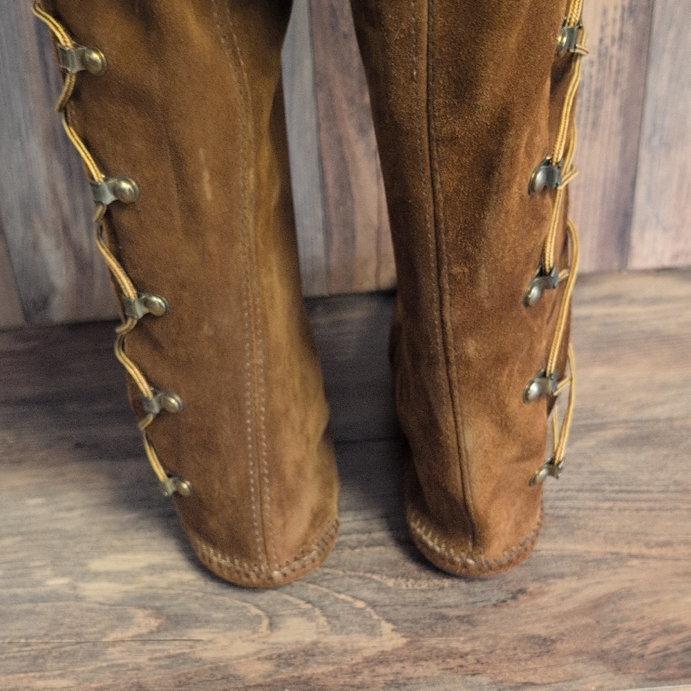 Minnetonka Moccasin Boots 1960s-70s Vintage Suede Side Lace-Up Fringe Boots 8 - Picture 9 of 11